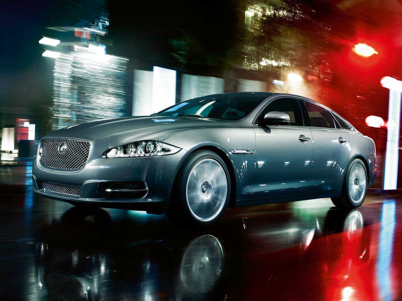 Jaguar XJ IV (2009-2019) - Седан