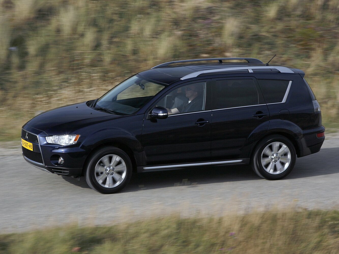 Mitsubishi Outlander II (2005-2013) - Внедорожник 5 дв.