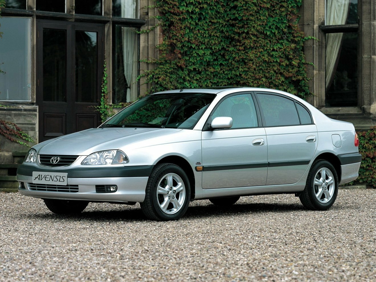 Toyota Avensis I (1997-2003) - Седан