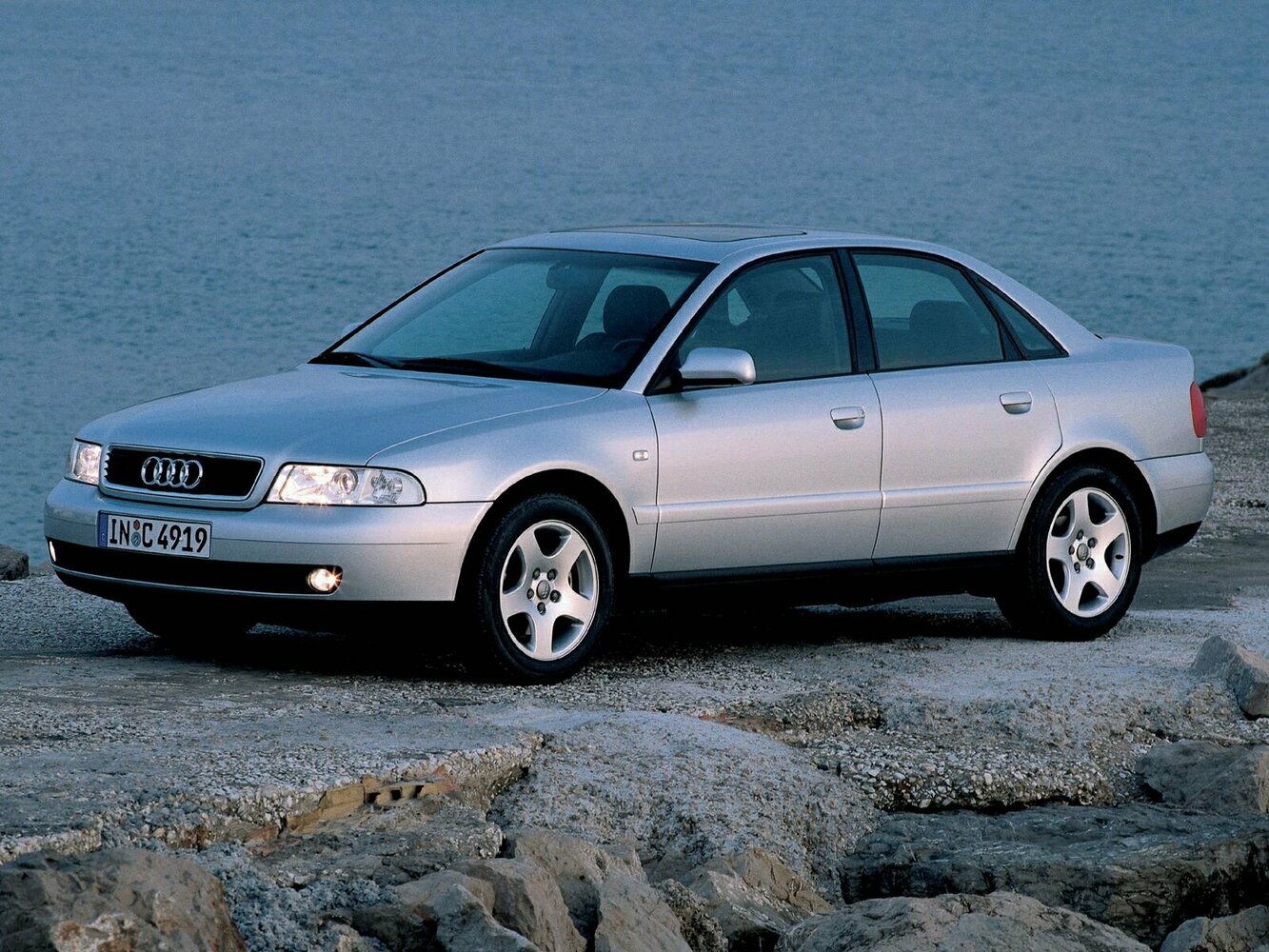 Audi A4 I (1994-2001) - Седан