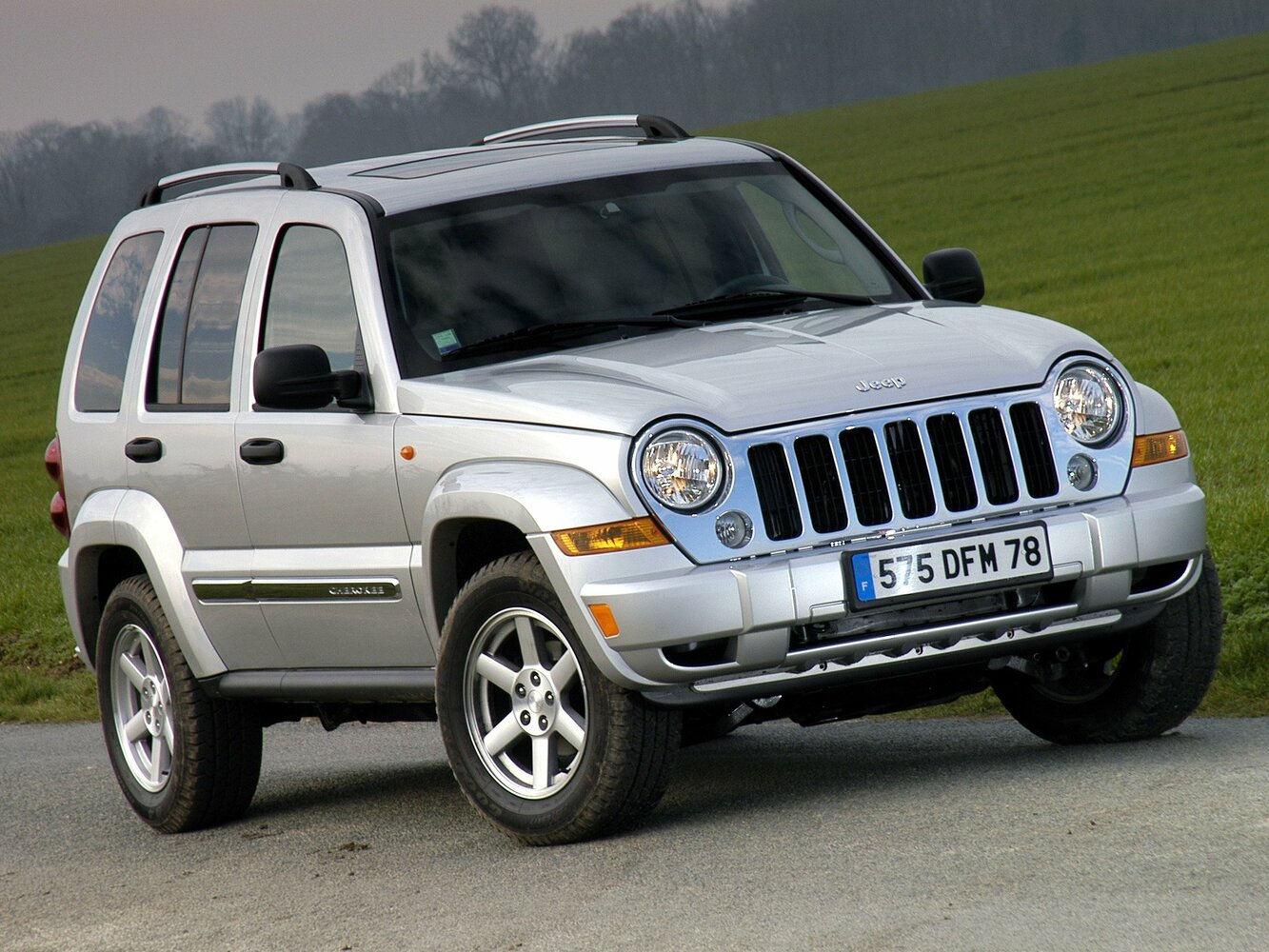 Jeep Cherokee III (2001-2007) - Внедорожник 5 дв.