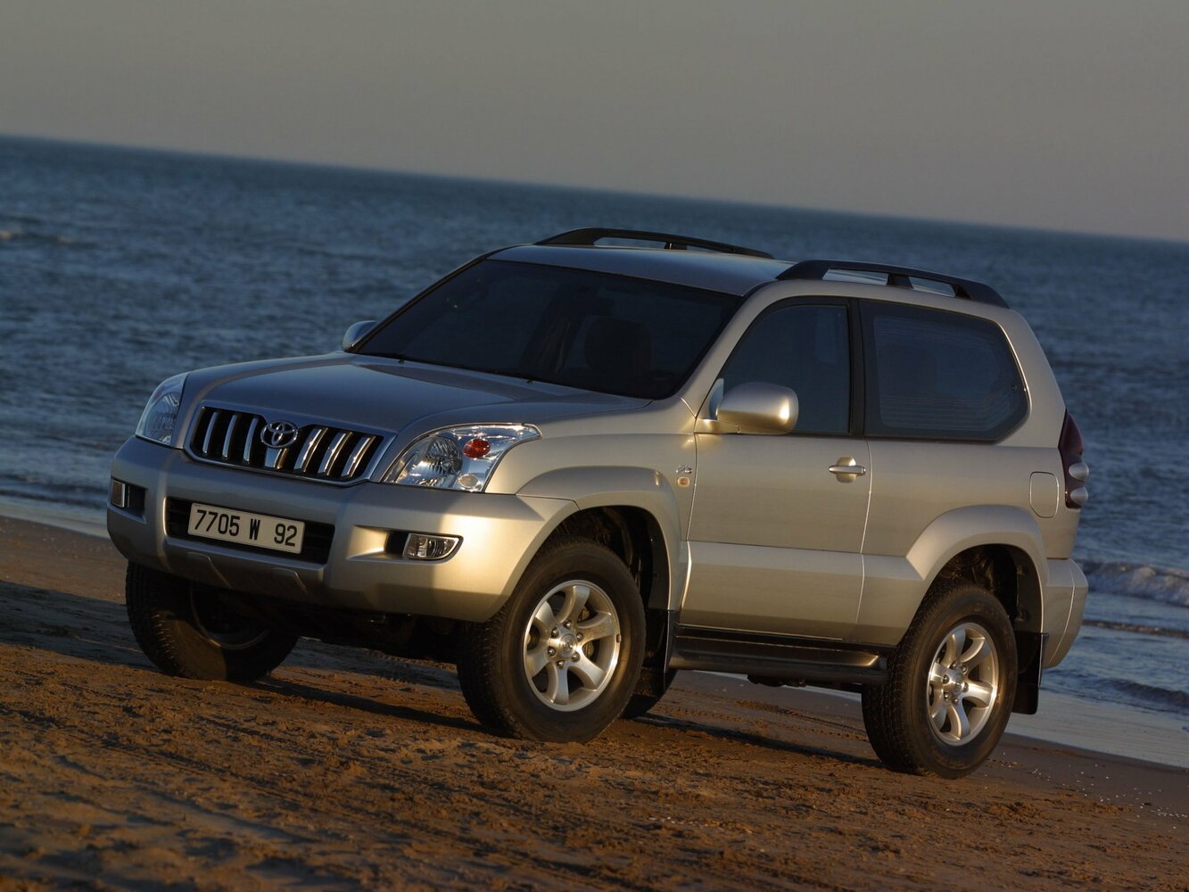 Toyota Land Cruiser Prado 120 (2002-2009) - Внедорожник 3 дв.