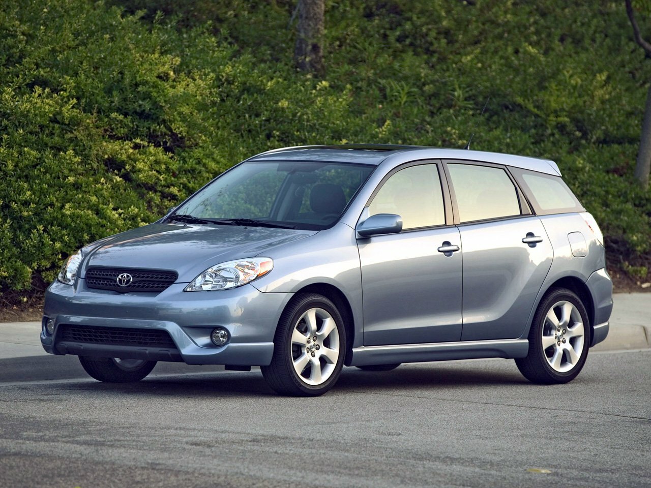 Toyota Matrix I (2002-2008) - Хэтчбек 5 дв.