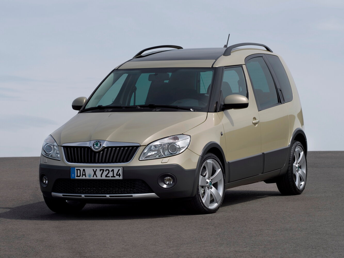 Skoda Roomster I (2006-2015) - Компактвэн Scout