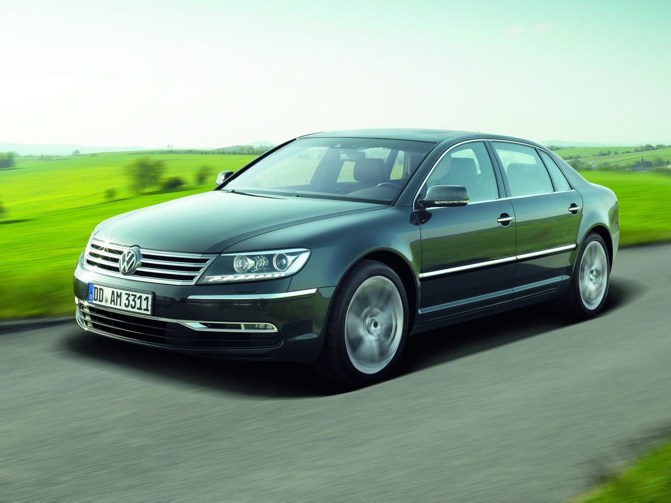 Volkswagen Phaeton I (2002-2016) - Седан