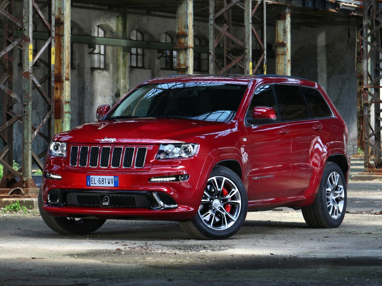 Jeep Grand Cherokee IV (2010-2022) - Внедорожник 5 дв. SRT8