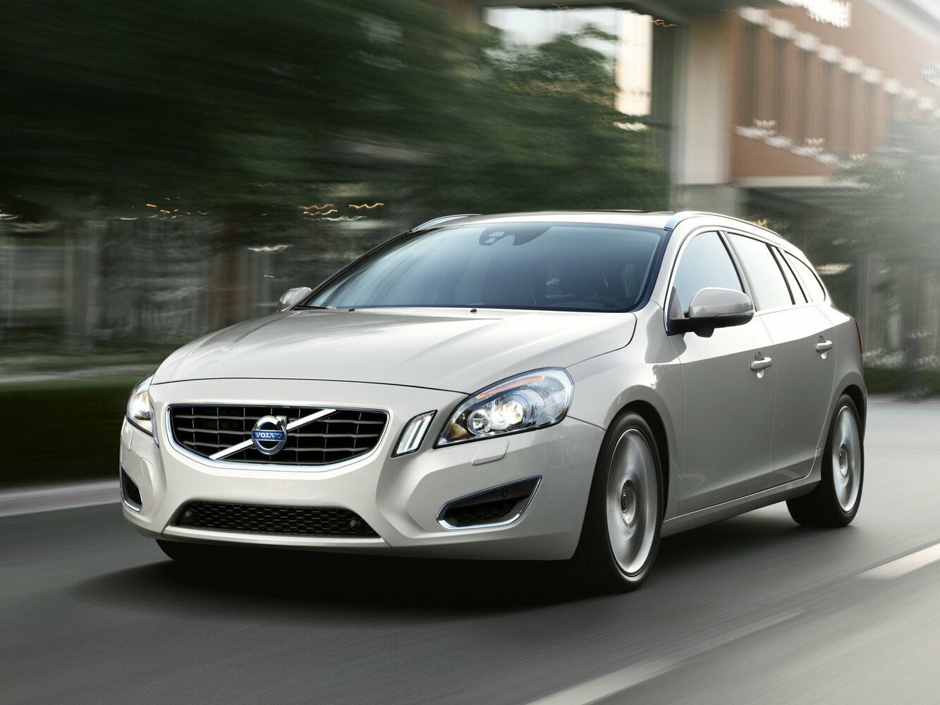 Volvo V60 I (2010-2018) - Универсал 5 дв.