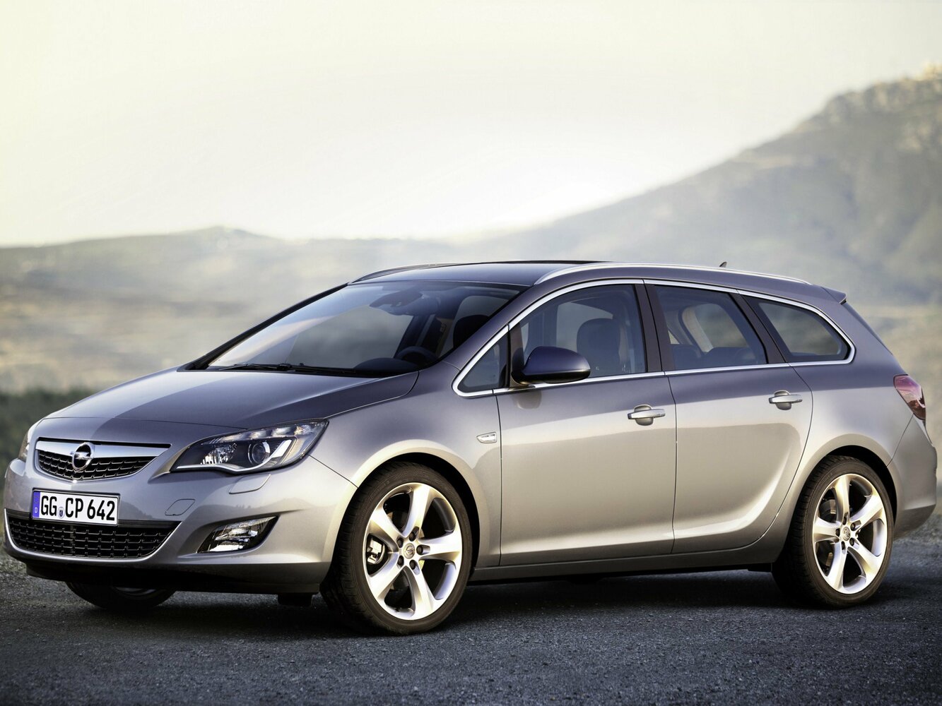 Opel Astra J (2009-2018) - Универсал 5 дв.