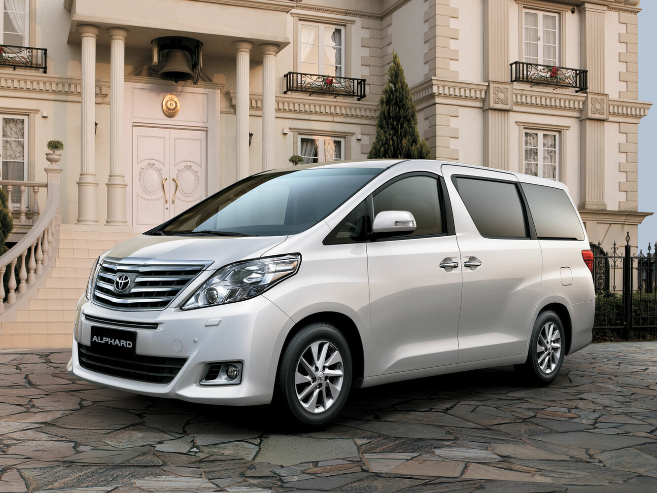 Toyota Alphard II (2008-2014) - Минивэн