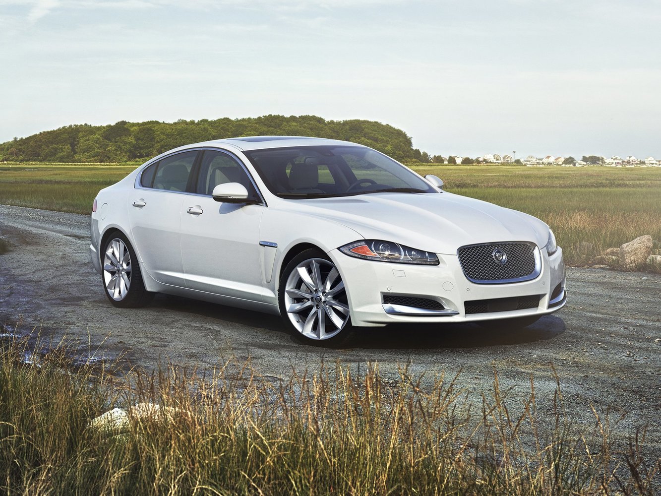 Jaguar XF I (2007-2015) - Седан