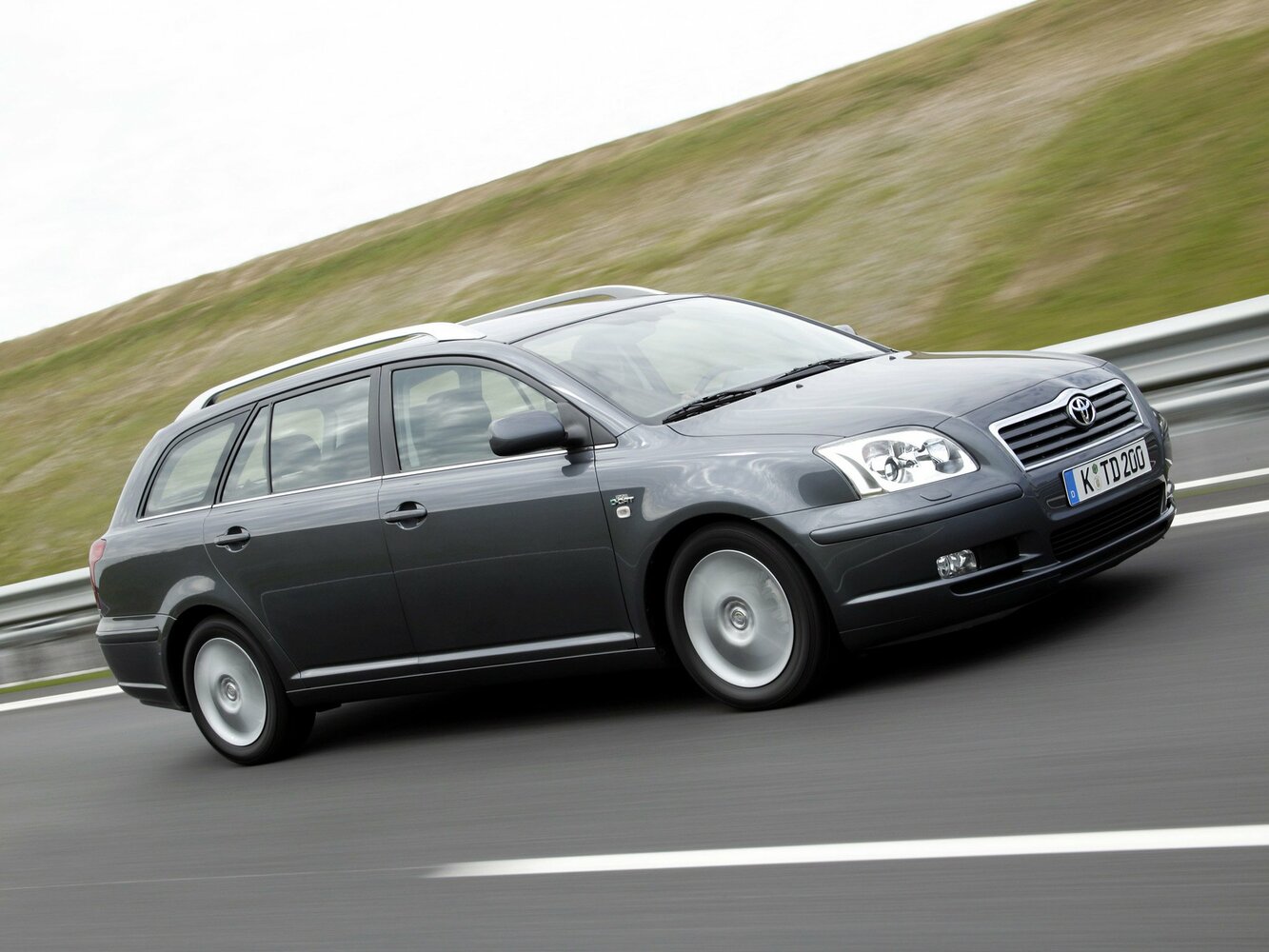 Toyota Avensis II (2003-2009) - Универсал 5 дв.