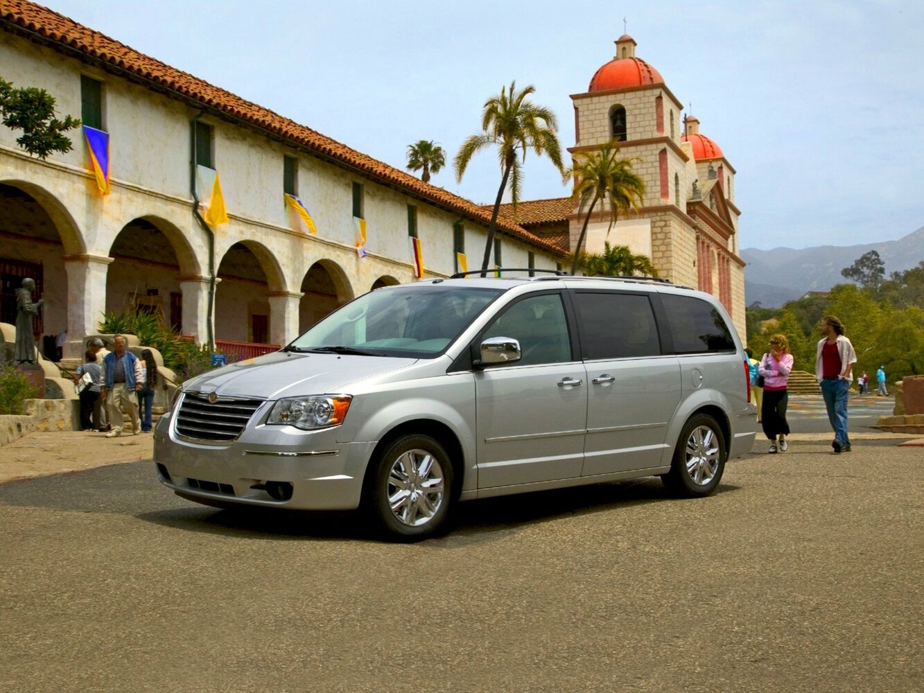 Chrysler Town & Country V (2007-2016) - Минивэн