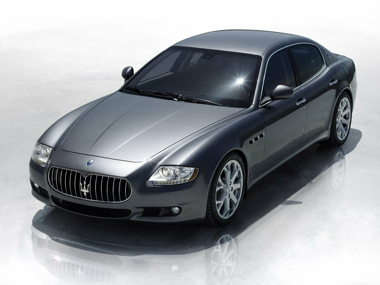 Maserati Quattroporte V (2003-2012) - Седан
