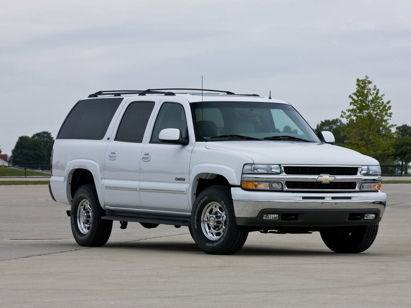 Chevrolet Suburban IX (2000-2006) - Внедорожник 5 дв.
