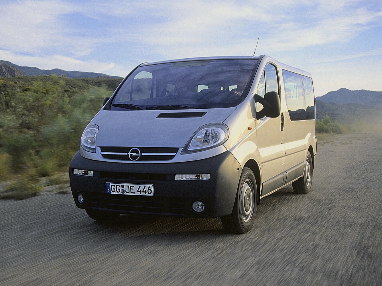 Opel Vivaro A (2001-2014) - Минивэн