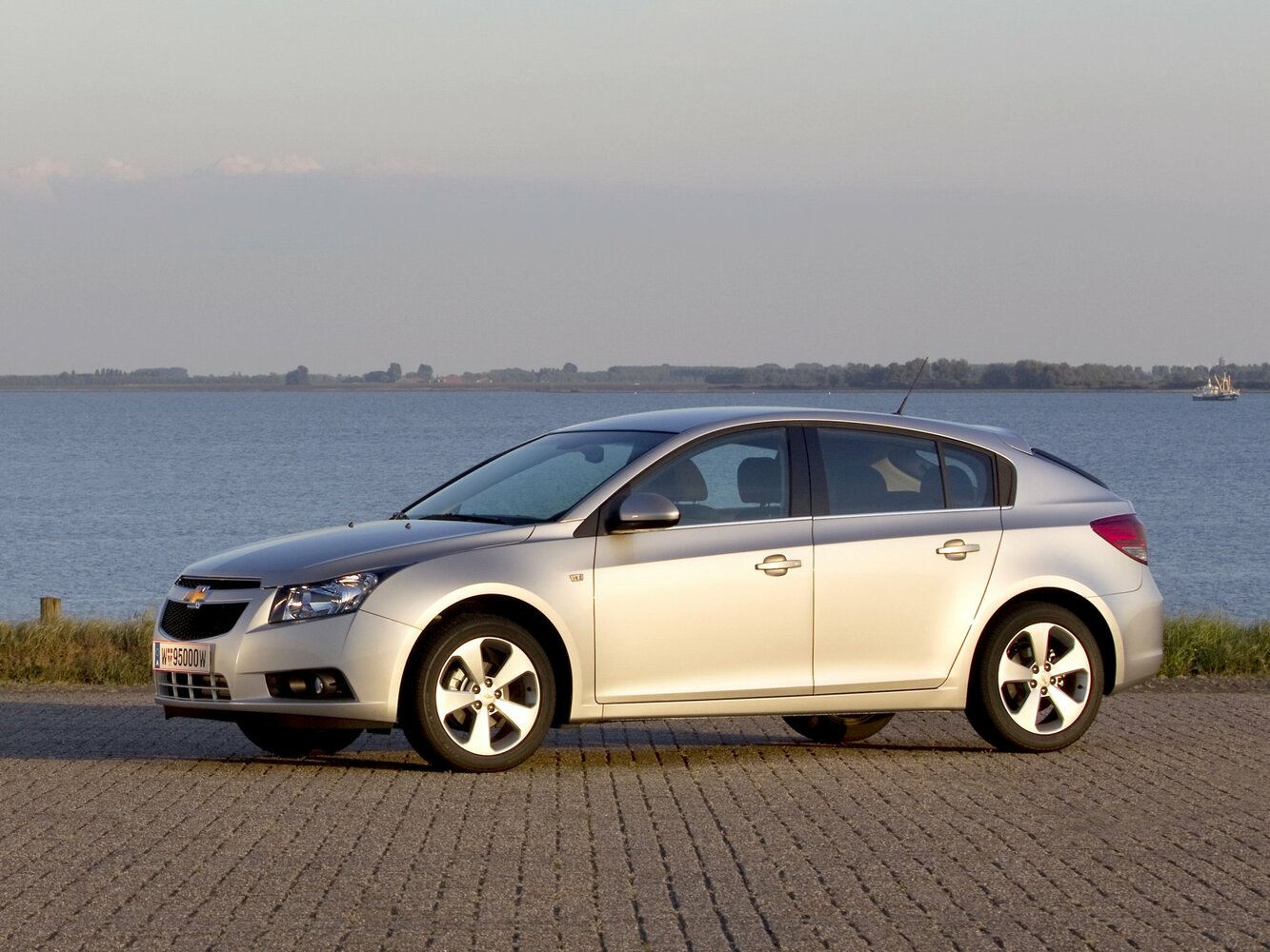Chevrolet Cruze I (2008-2016) - Хэтчбек 5 дв.