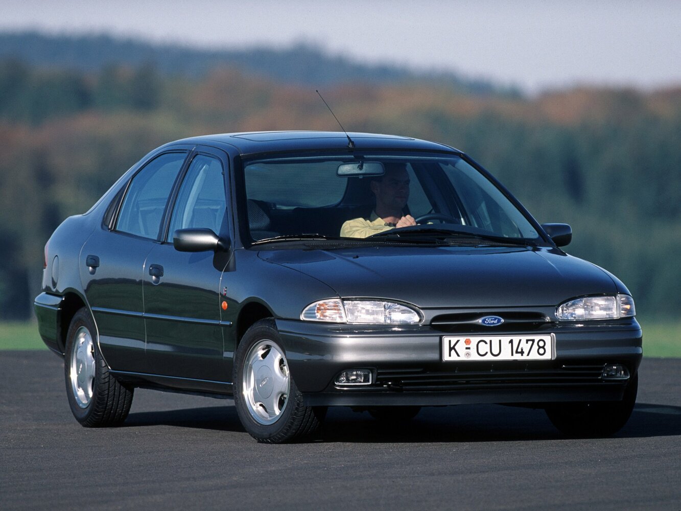 Ford Mondeo I (1993-1996) - Лифтбек
