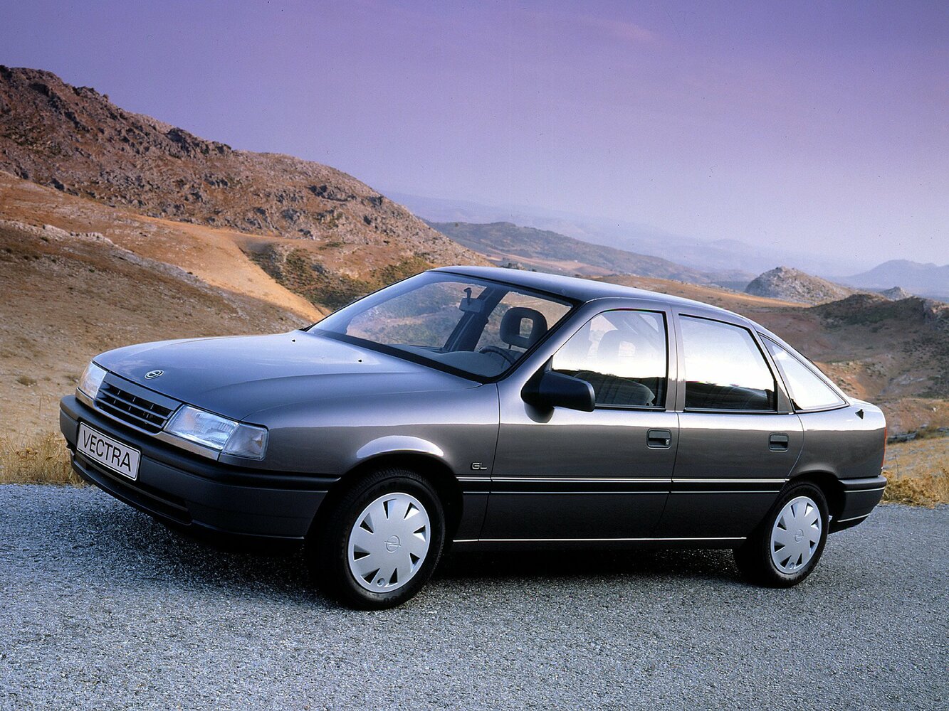 Opel Vectra A (1988-1995) - Лифтбек