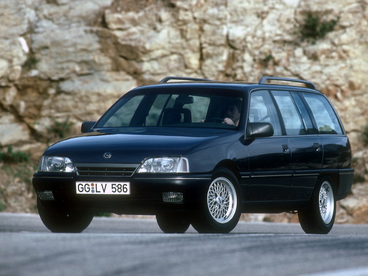 Opel Omega A (1984-1994) - Универсал 5 дв.
