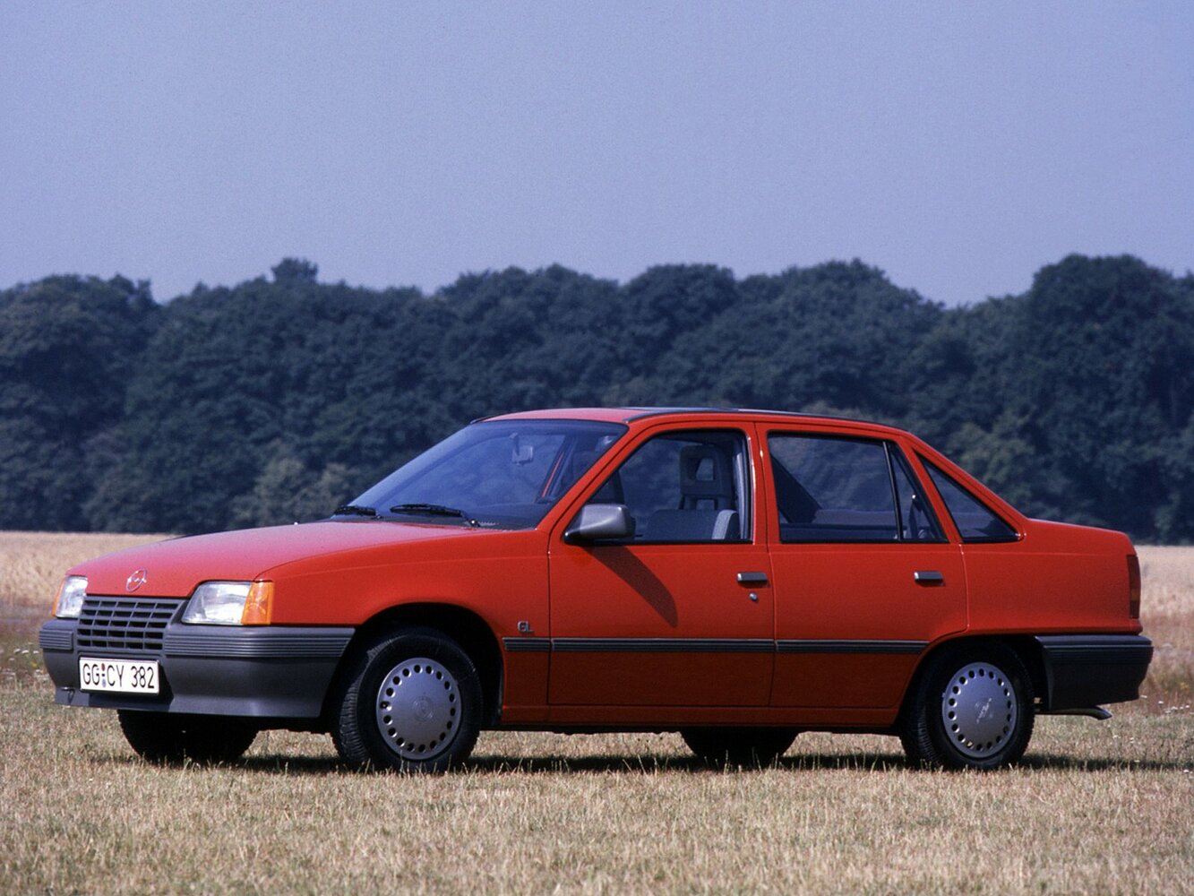 Opel Kadett E (1984-1993) - Седан
