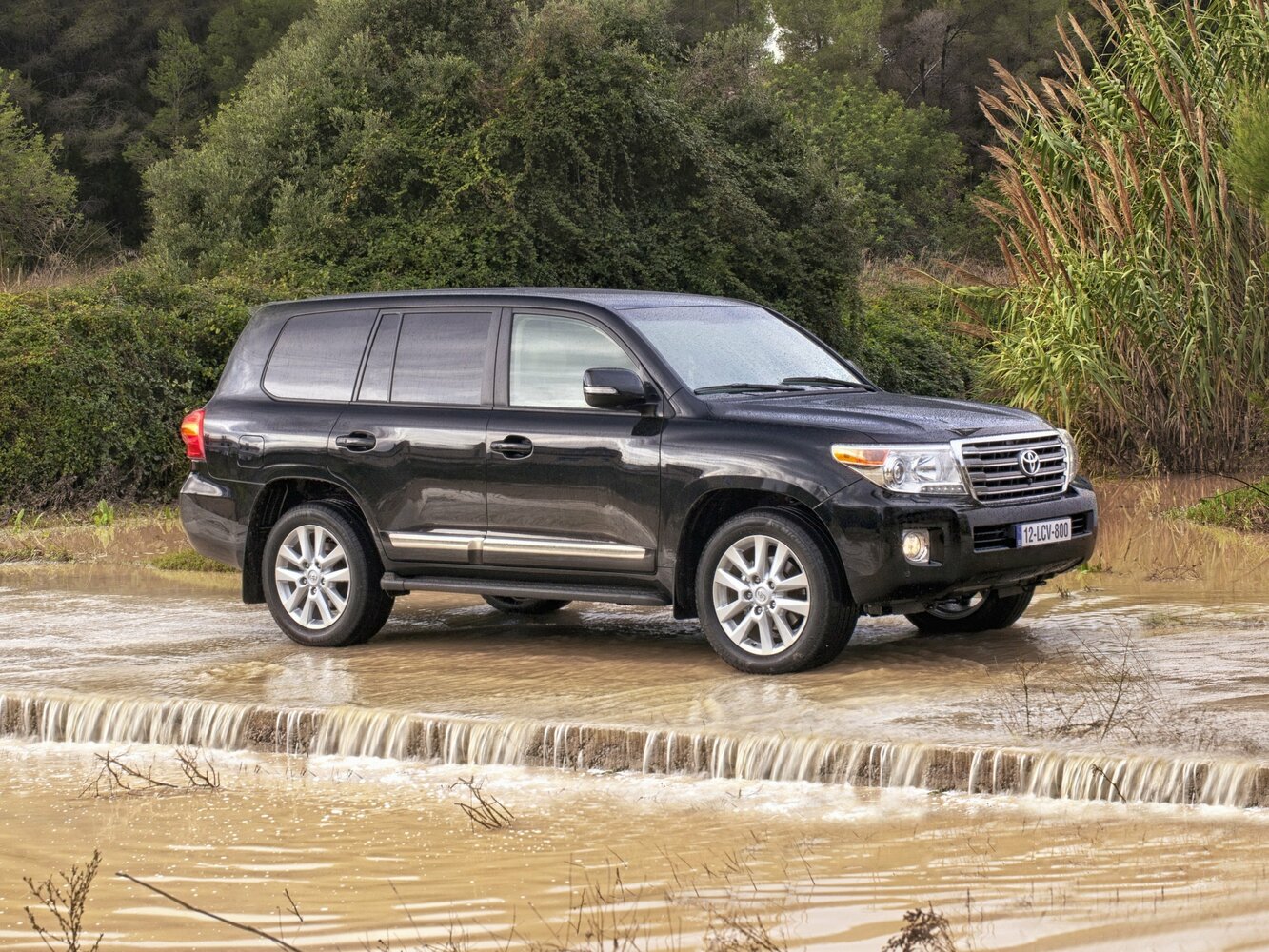 Toyota Land Cruiser 200 (2007-2021) - Внедорожник 5 дв.