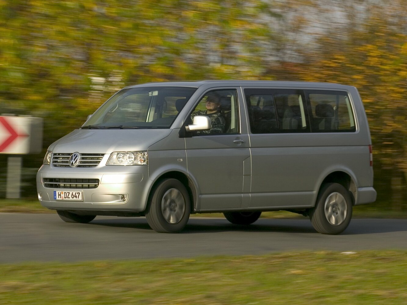 Volkswagen Caravelle T5 (2003-2015) - Минивэн SWB