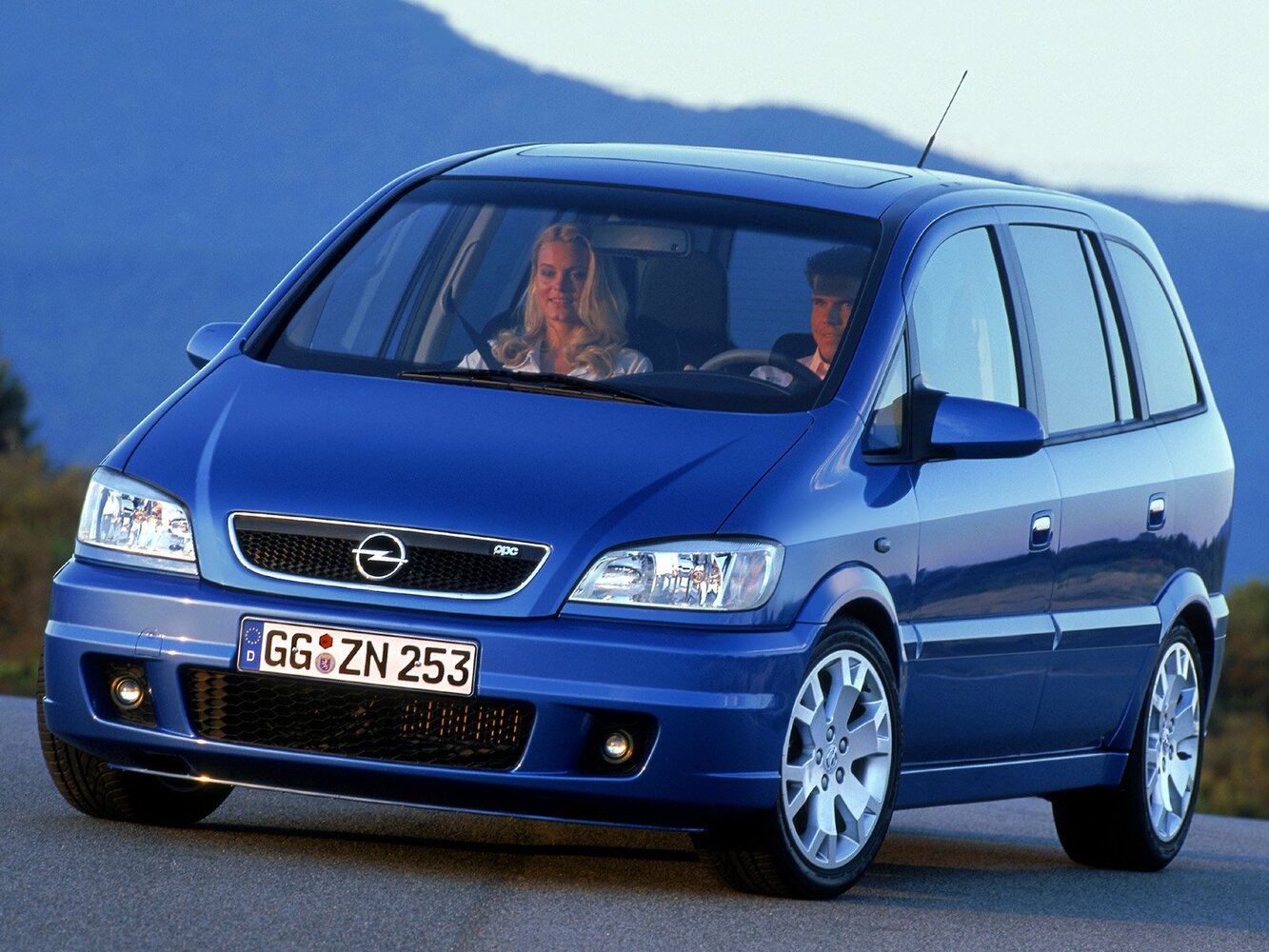 Opel Zafira OPC A (2001-2005) - Компактвэн