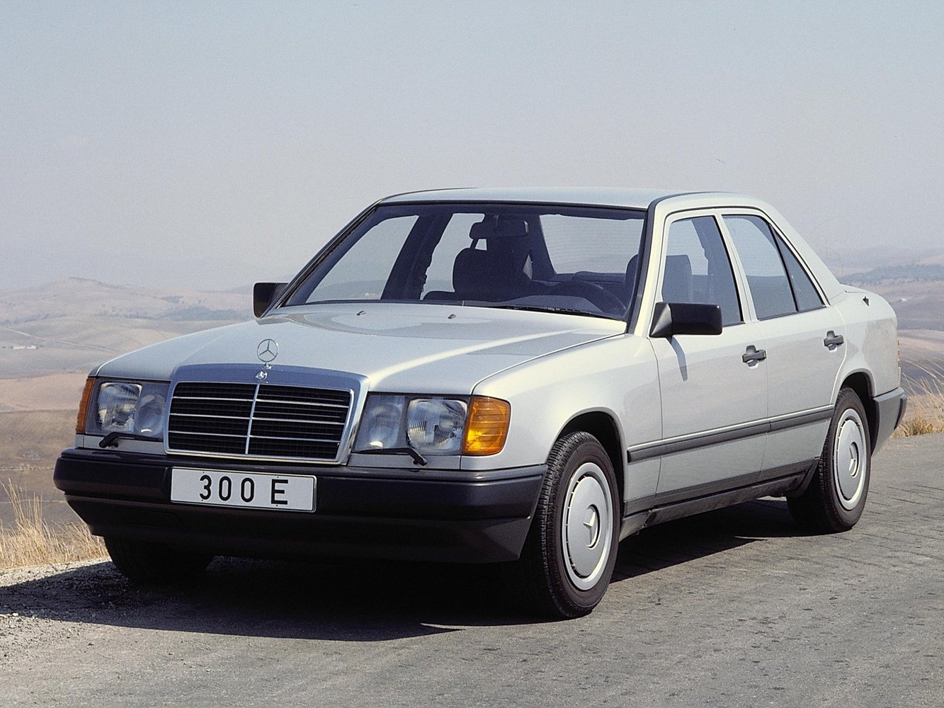 Mercedes-Benz W124 I (1984-1993) - Седан