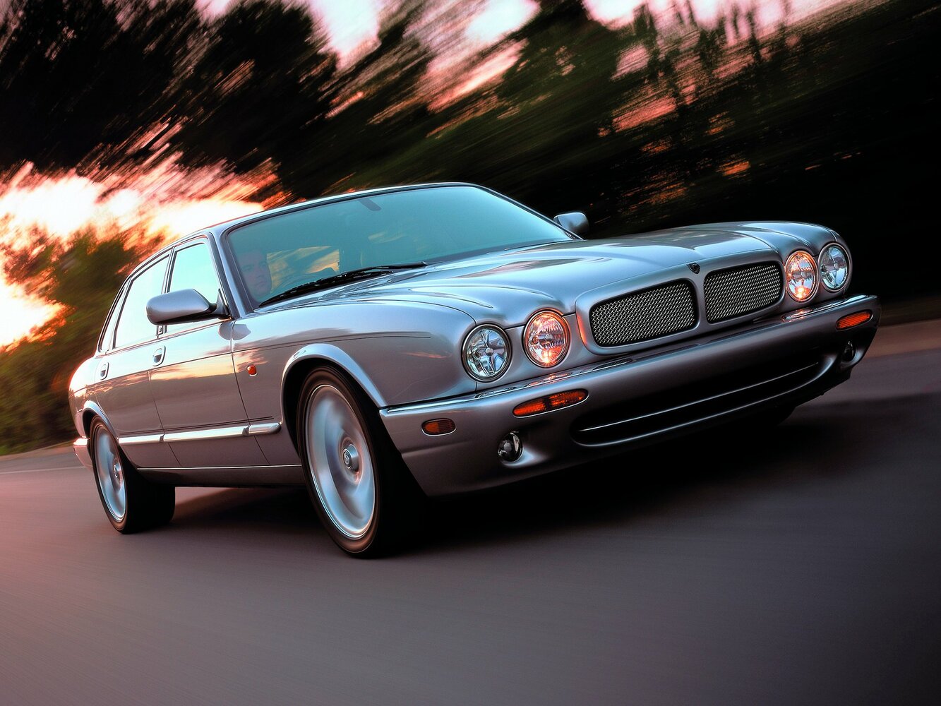 Jaguar XJR II (1994-2003) - Седан