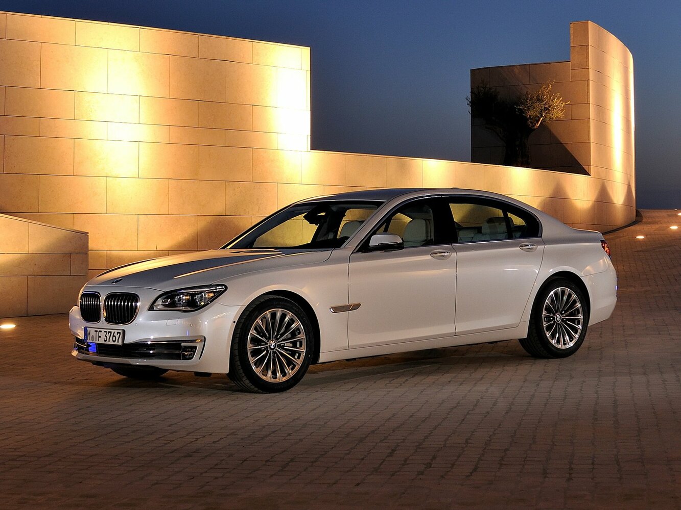 BMW 7 серии V (2008-2015) - Седан