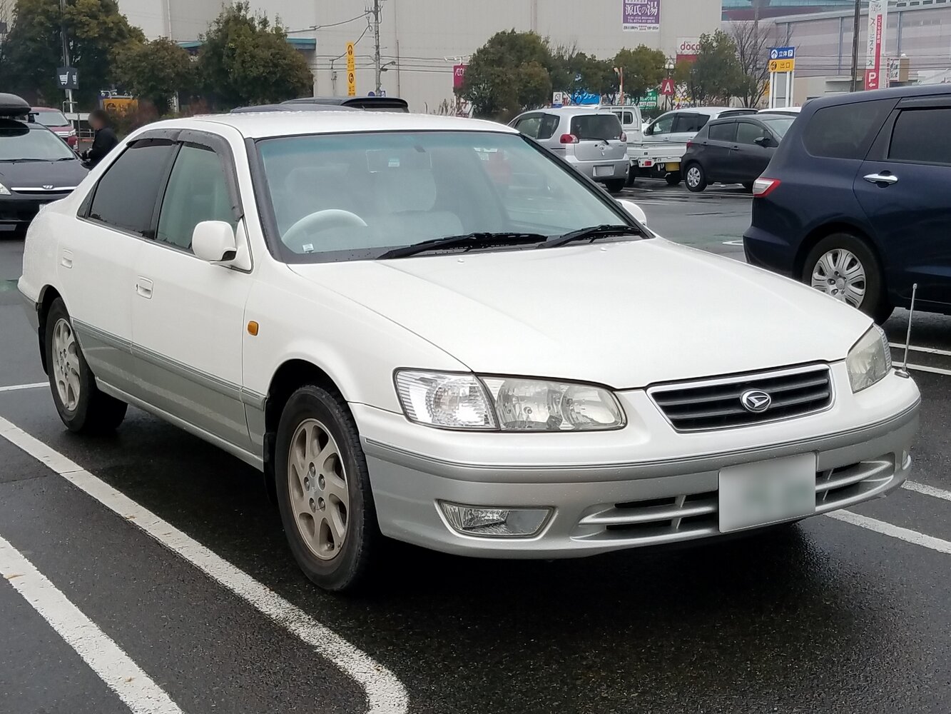 Daihatsu Altis I (2000-2001) - Седан
