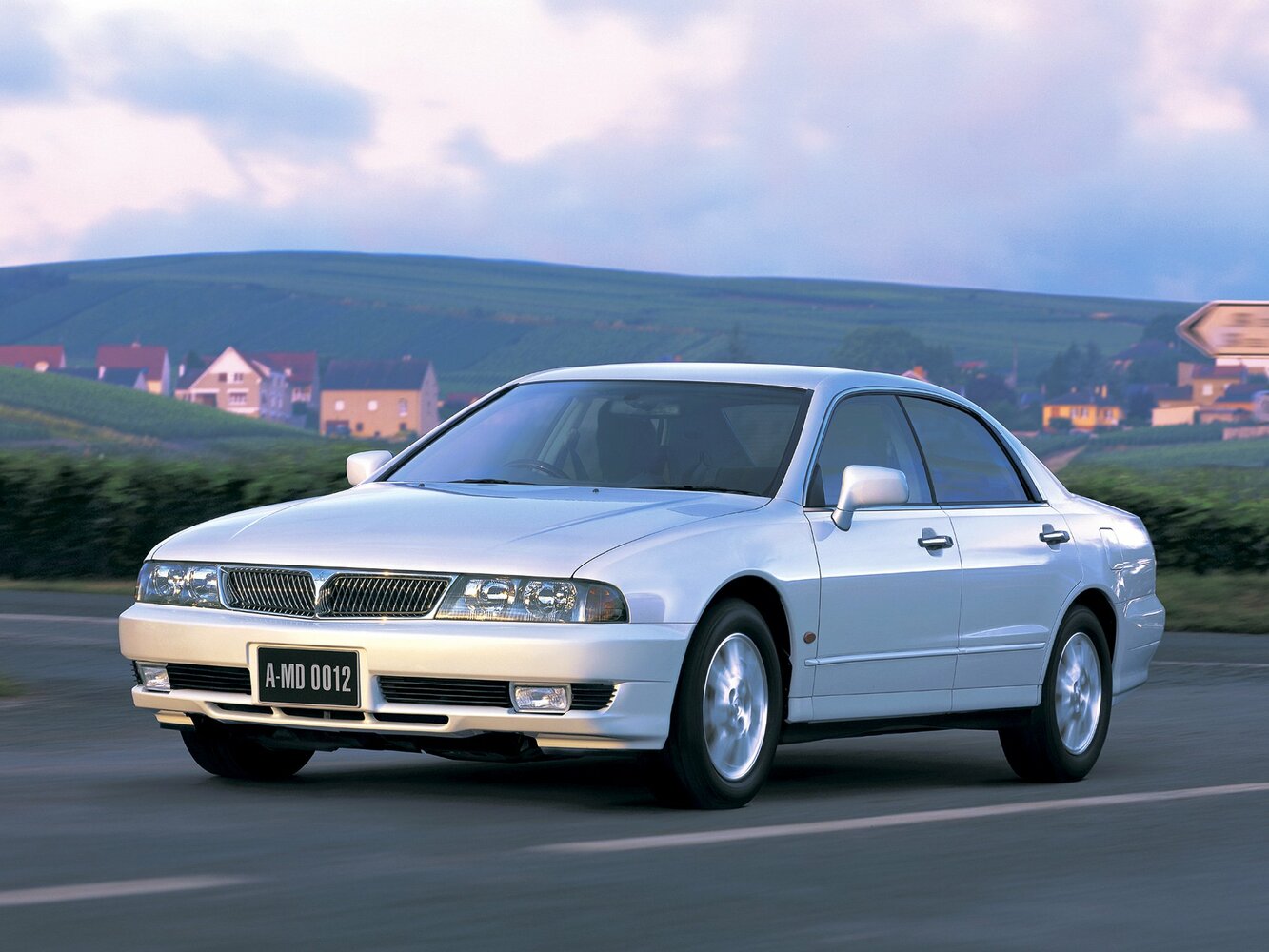 Mitsubishi Diamante II (1995-2005) - Седан