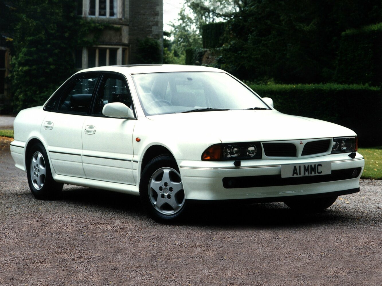 Mitsubishi Sigma I (1990-1996) - Седан