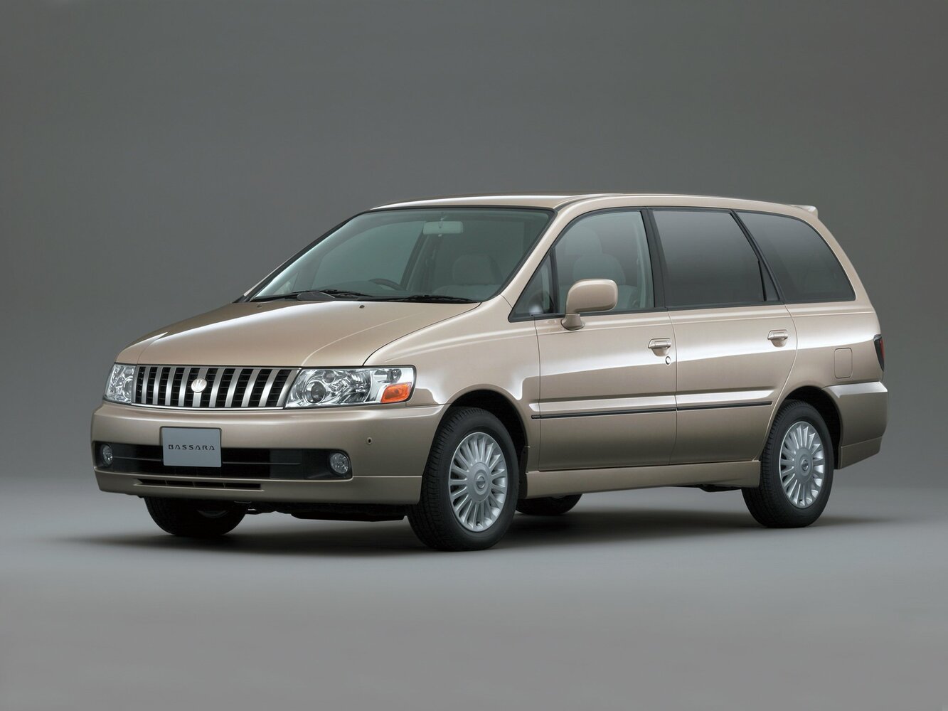 Nissan Bassara I (1999-2003) - Минивэн