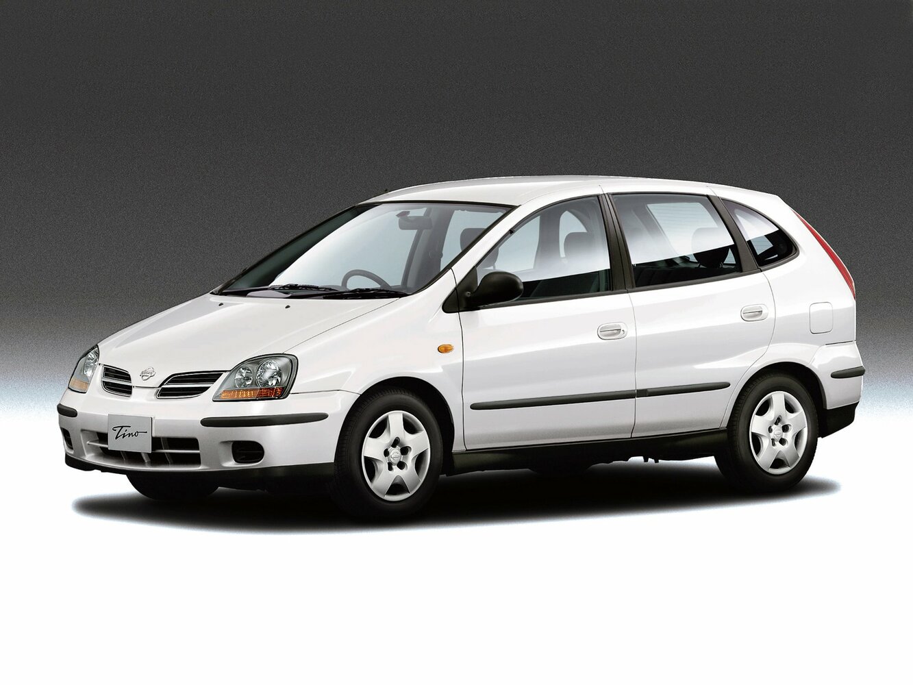 Nissan Tino I (1998-2003) - Компактвэн