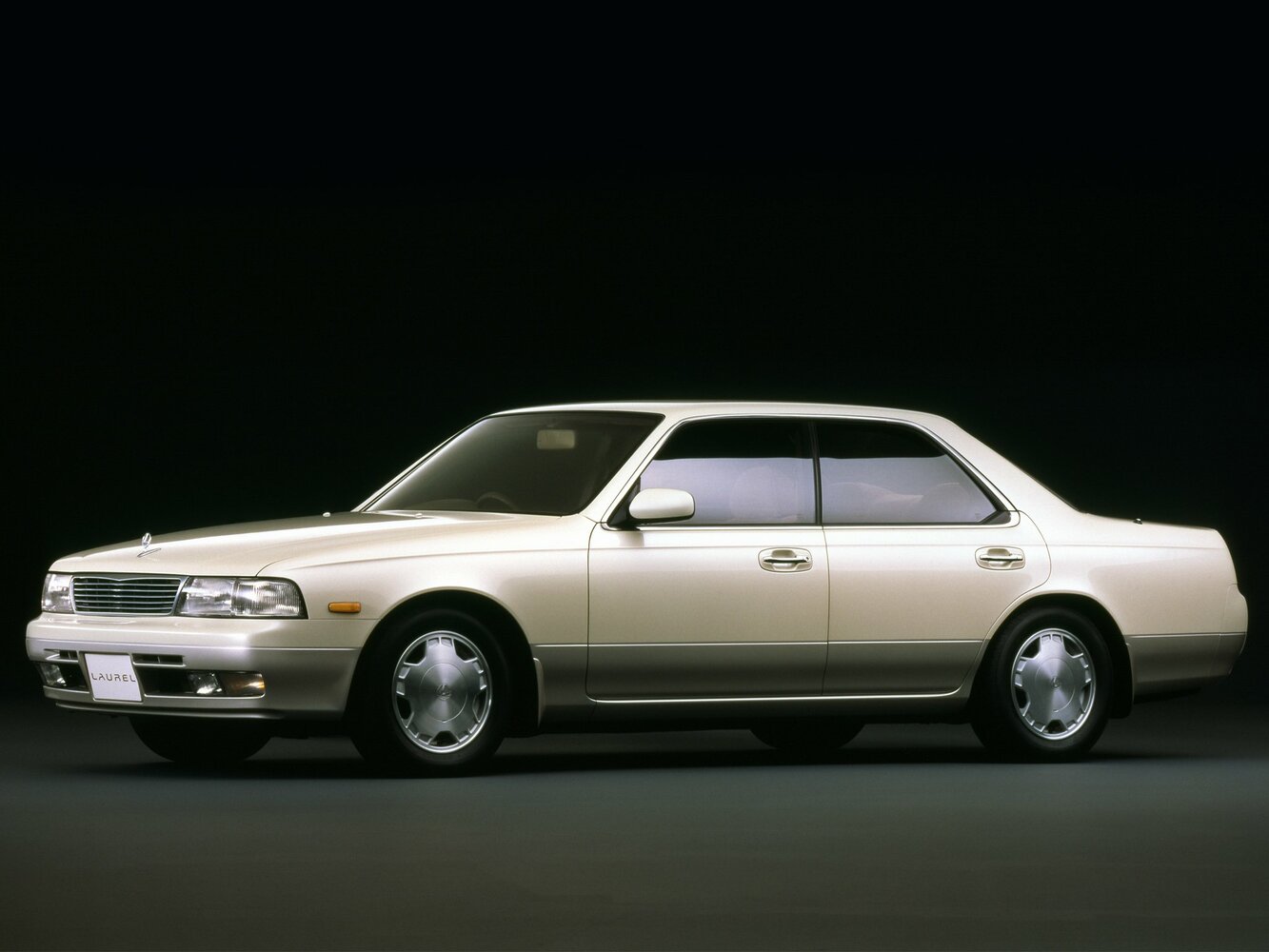 Nissan Laurel VII (1993-1997) - Седан