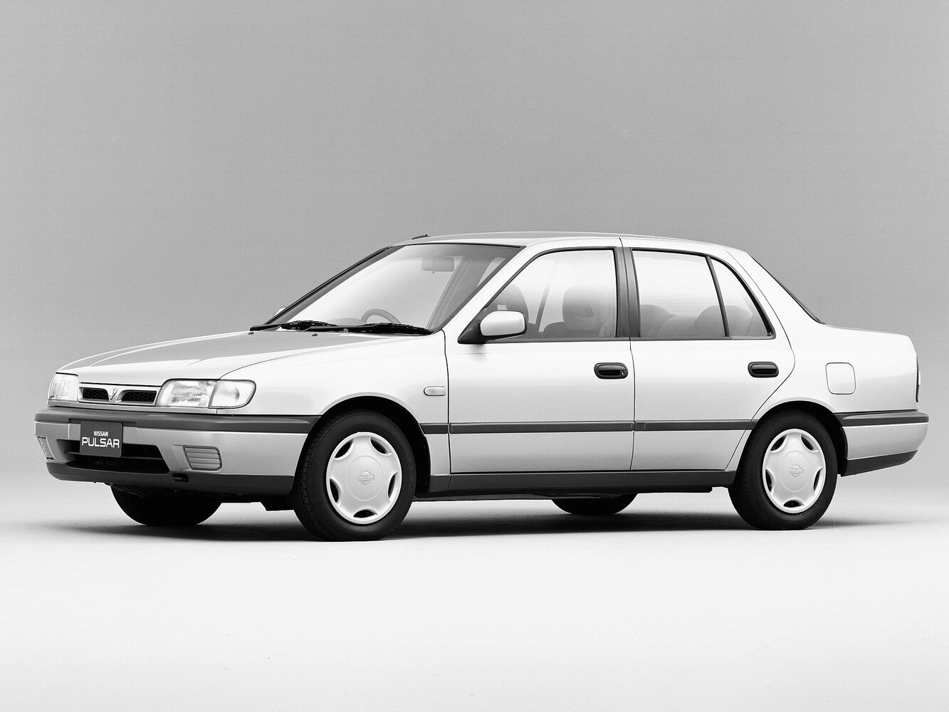Nissan Pulsar IV (1990-1995) - Седан