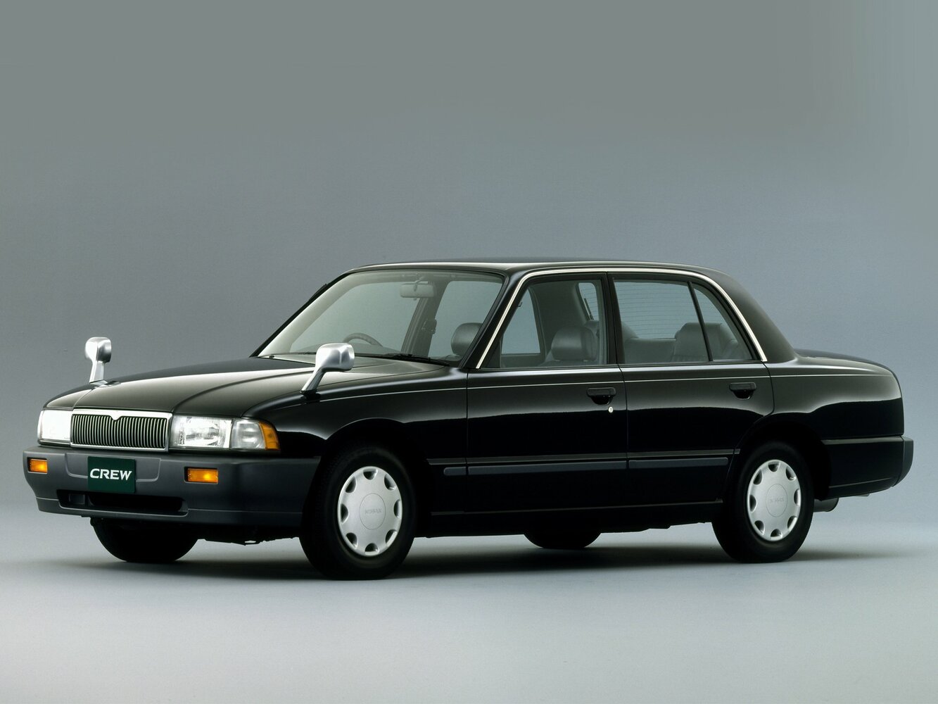 Nissan Crew I (1993-2009) - Седан