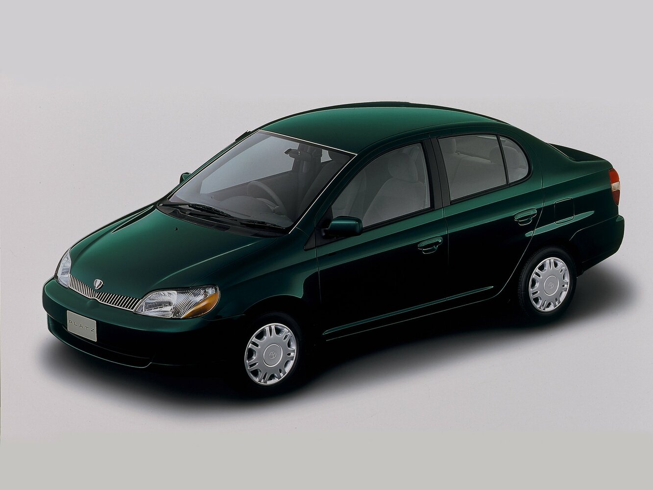 Toyota Platz I (1999-2005) - Седан