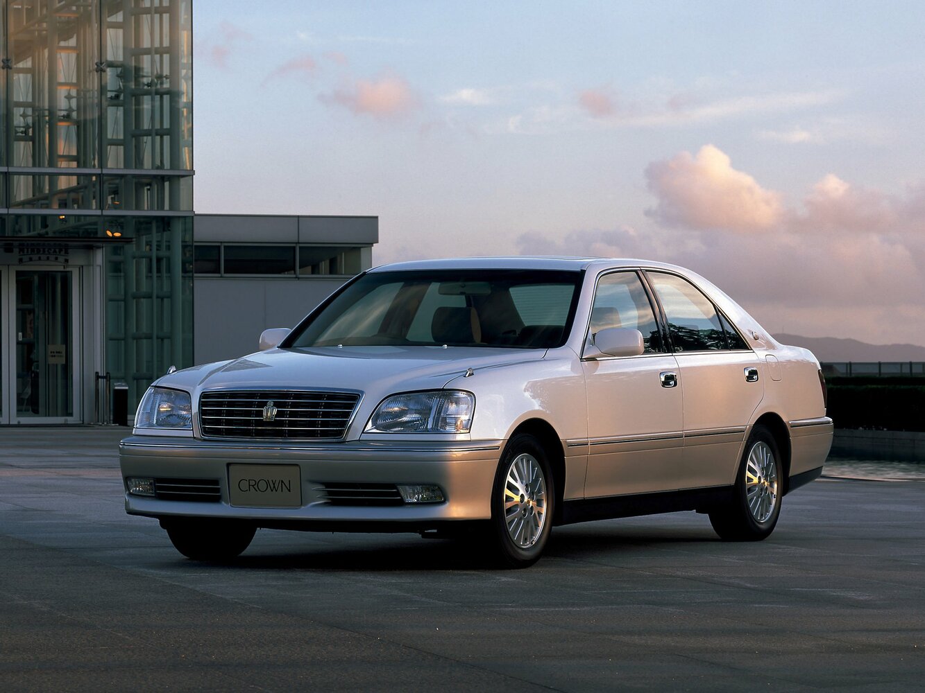 Toyota Crown XI (1999-2007) - Седан