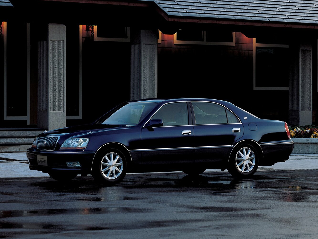 Toyota Crown Majesta III (1999-2004) - Седан