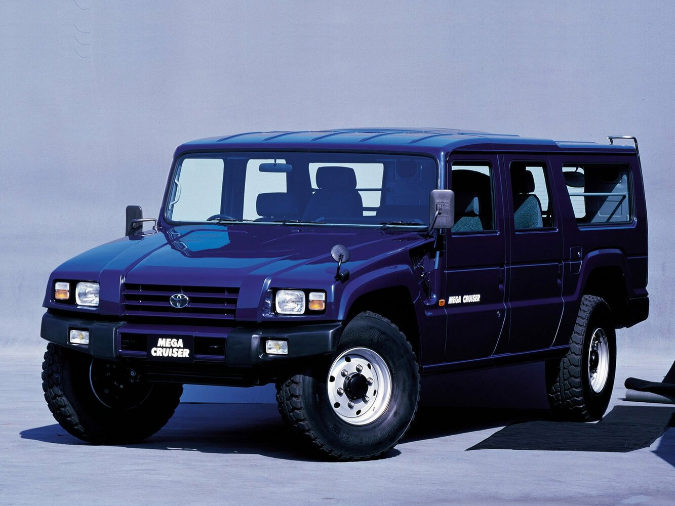 Toyota Mega Cruiser I (1995-2001) - Внедорожник 5 дв.