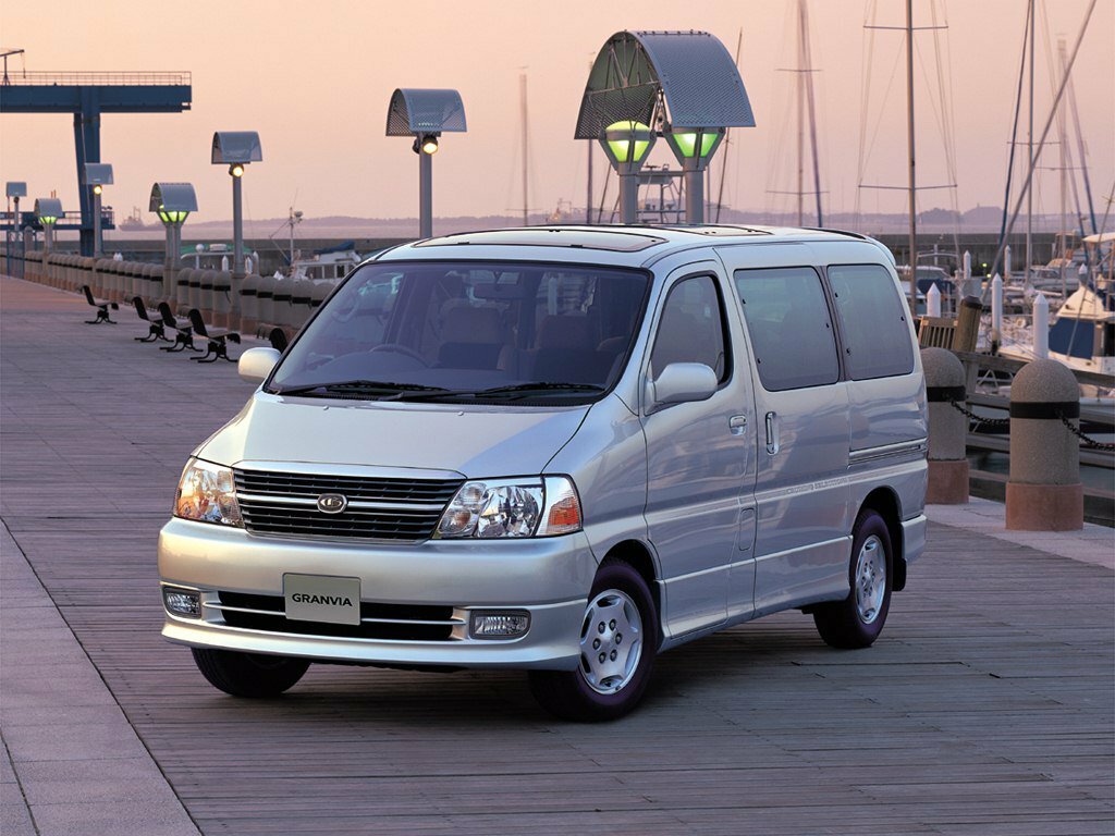 Toyota Granvia I (1995-2002) - Минивэн