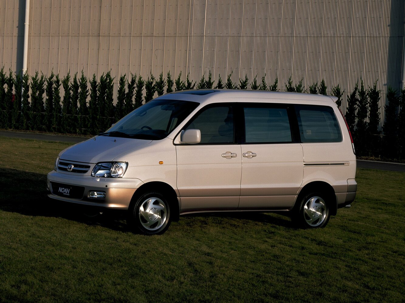 Toyota Town Ace III (1996-2007) - Компактвэн Noah