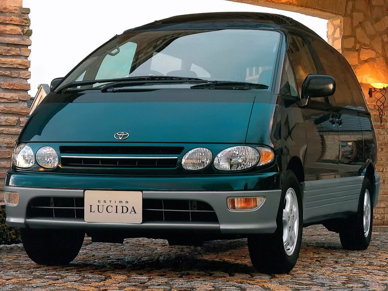 Toyota Estima I (1990-2000) - Минивэн Lucida