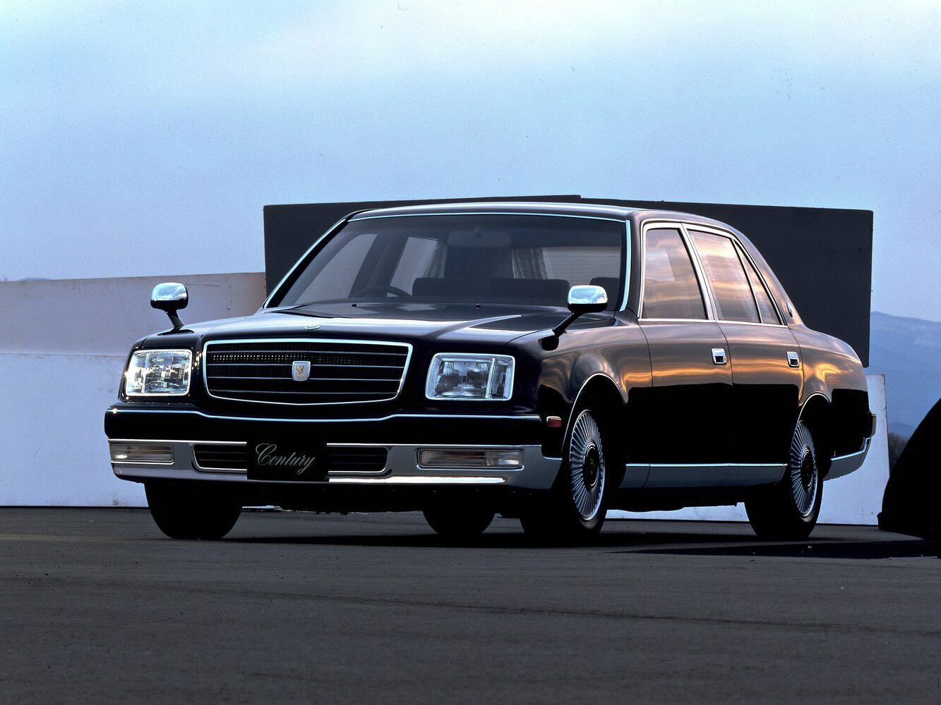 Toyota Century II (1997-2017) - Седан