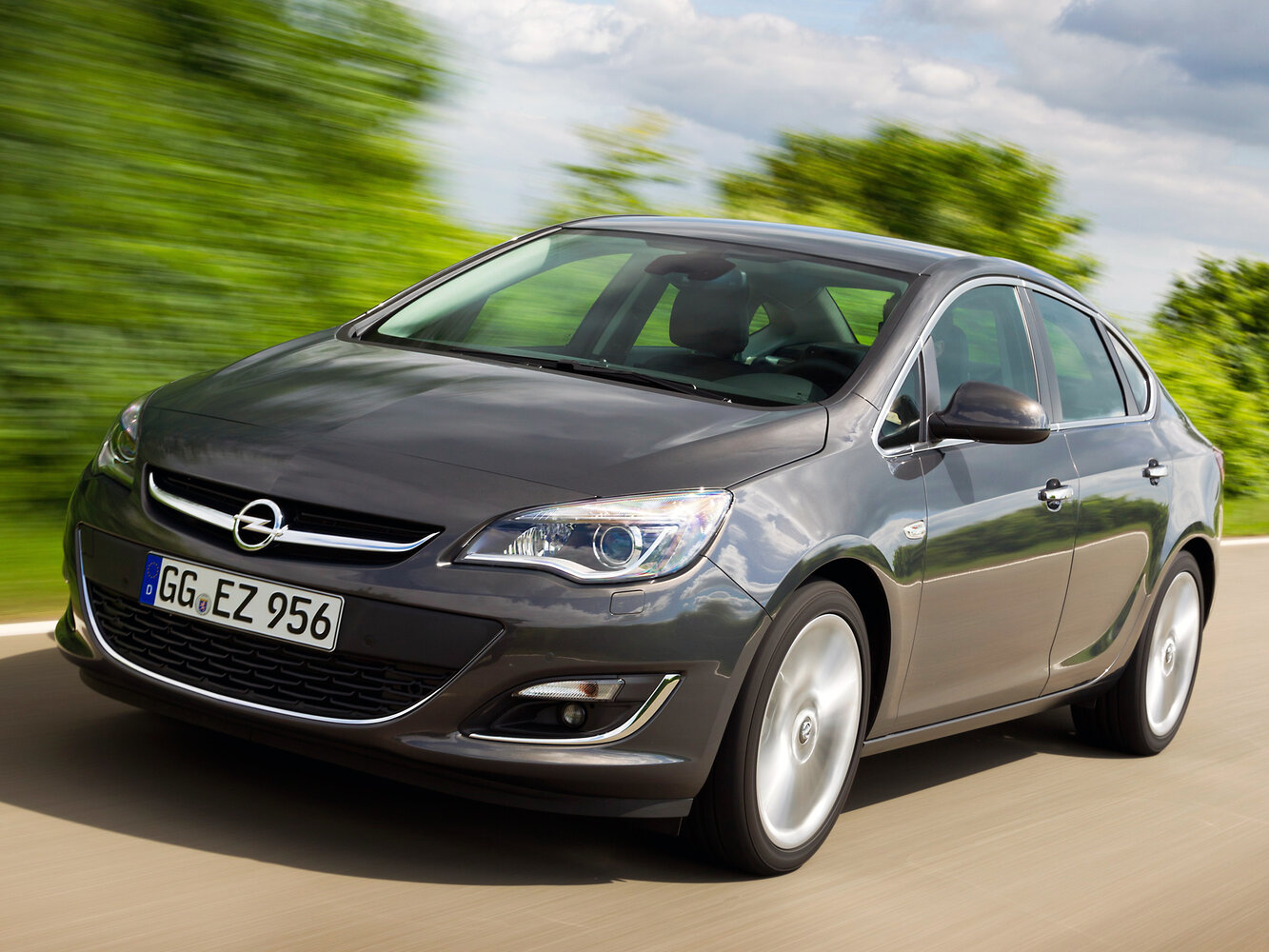 Opel Astra J (2009-2018) - Седан