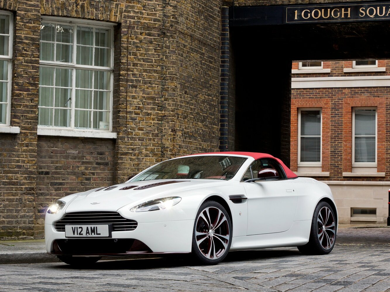 Aston Martin V12 Vantage I (2009-2017) - Родстер
