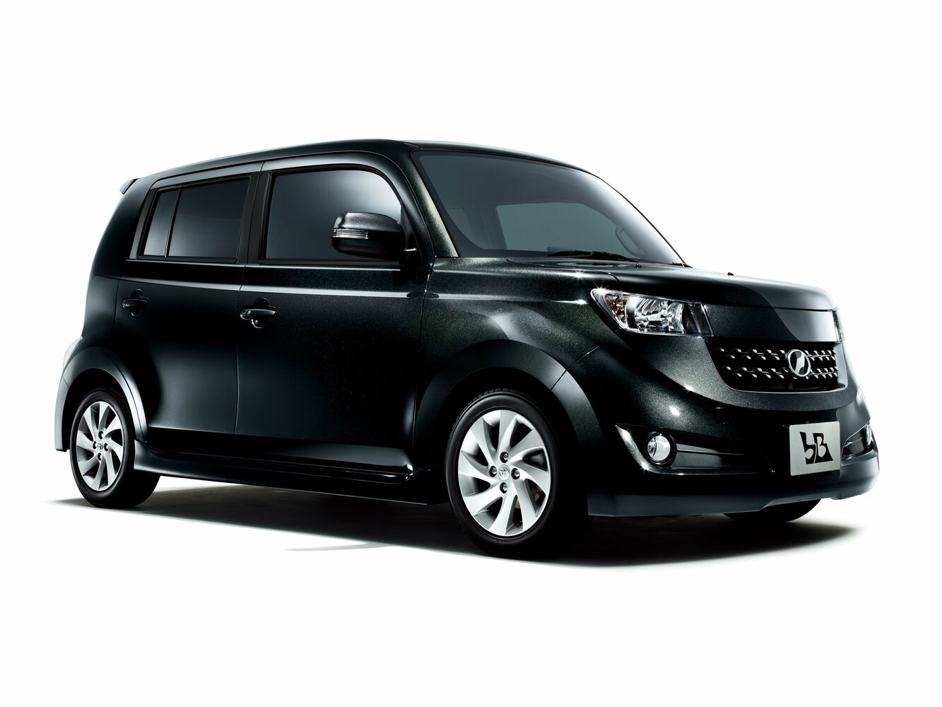 Toyota bB II (2005-2016) - Компактвэн