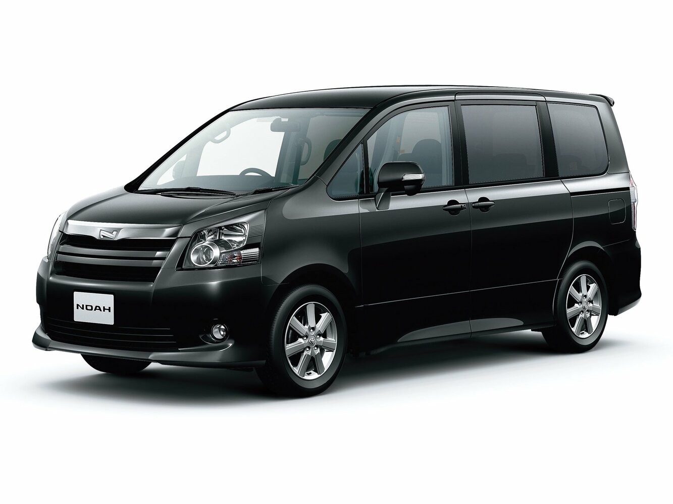 Toyota Noah II (2007-2013) - Минивэн